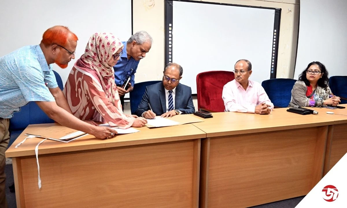 যোগ দিলেন ঢাবির নতুন প্রো-ভাইস চ্যান্সেলর, করলেন অনুরোধও!