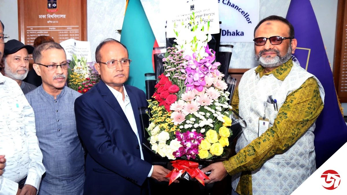 যোগ দিয়েই যা বললেন ঢাবির নতুন ভিসি