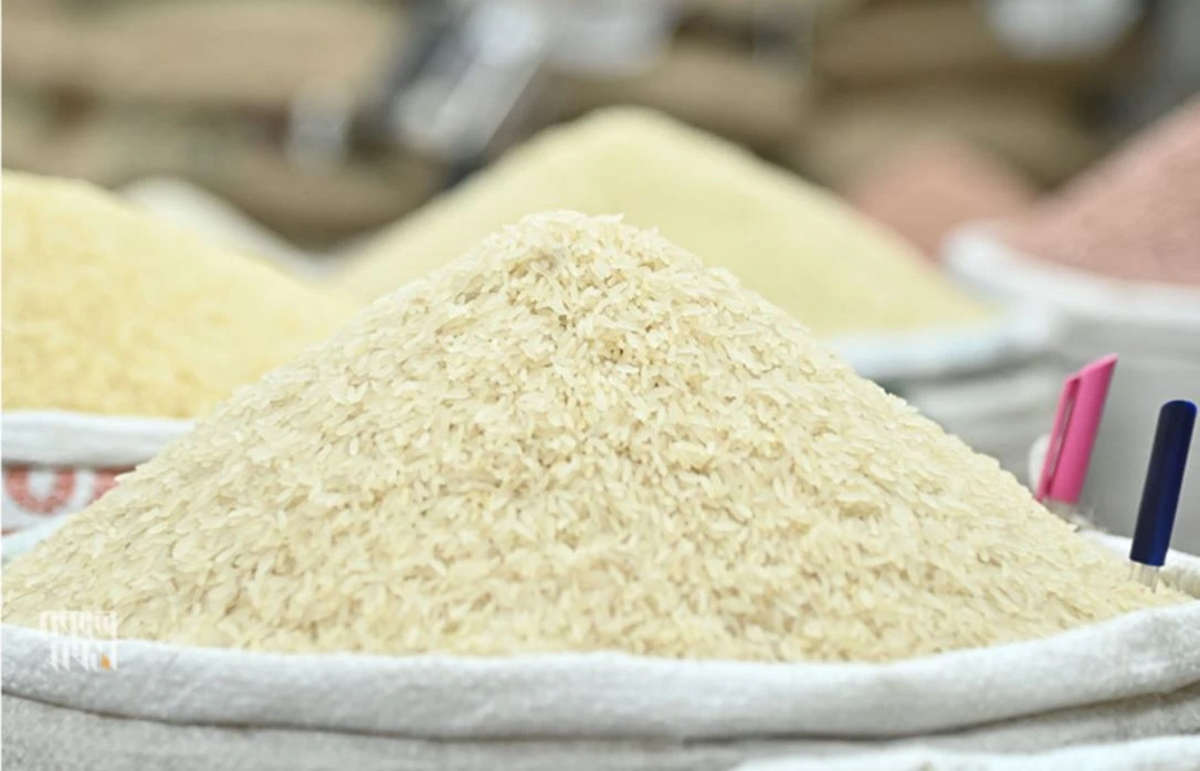 লাখো পরিবার পাচ্ছে ১৫ টাকায় চাল