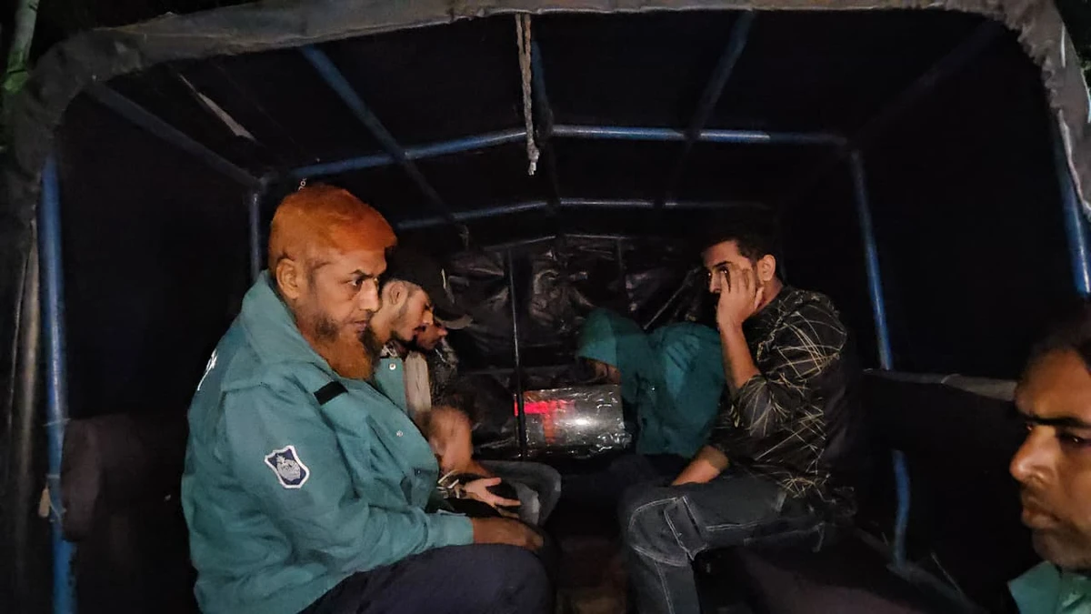 গাঁজা সেবনকালে রাবির ৬ শিক্ষার্থী আটক