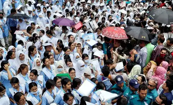 ২২ ও ২৪ জুলাইয়ের স্থগিত পরীক্ষা নেওয়া হবে একদিনেই