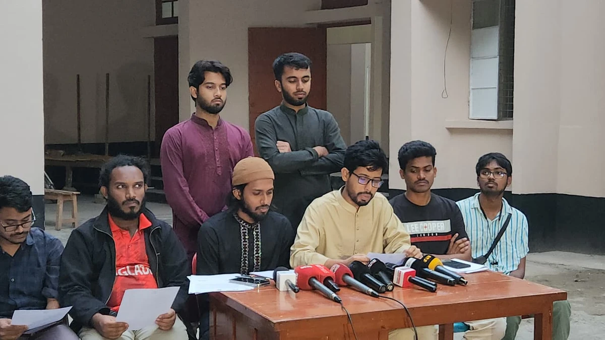 ২৪ ঘন্টার মধ্যে রেজিস্ট্রারের অপসারণ চায় রাকসু