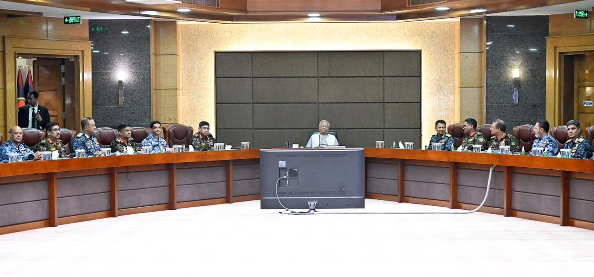 সশস্ত্র বাহিনীকে সর্বোচ্চ সতর্কতার নির্দেশ প্রধান উপদেষ্টার