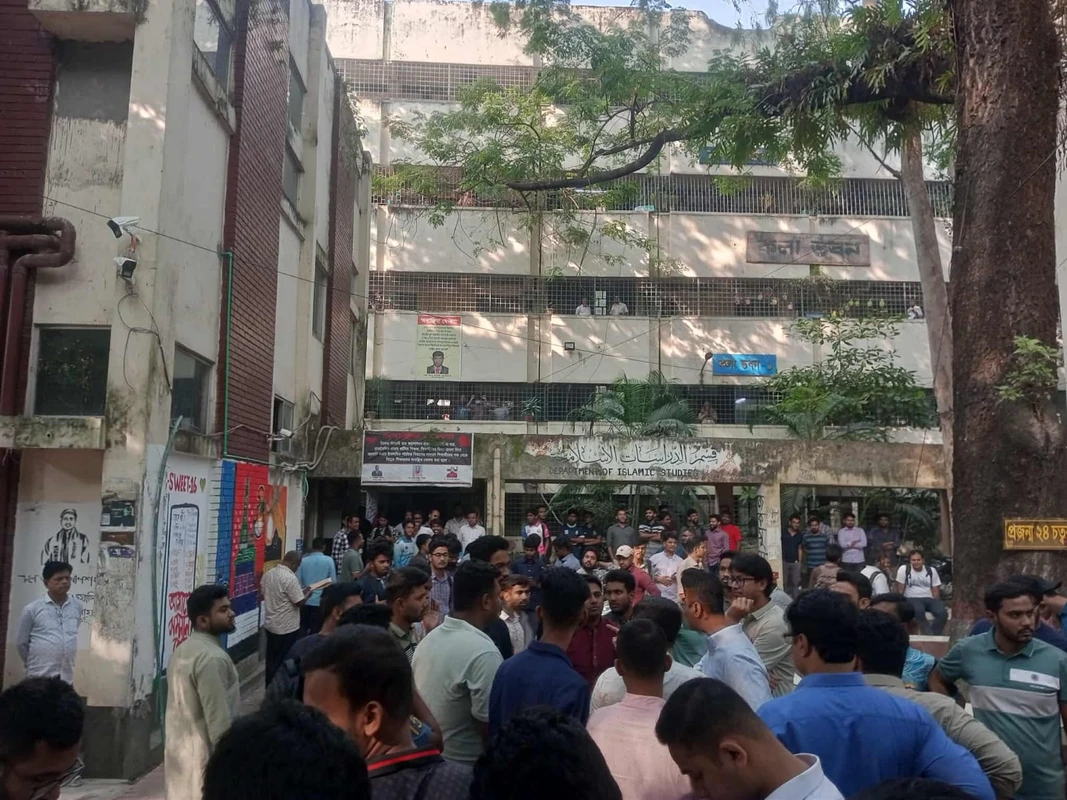 জগন্নাথ বিশ্ববিদ্যালয়ে ছাত্রদলের দুই গ্রুপের সংঘর্ষে আহত ১২