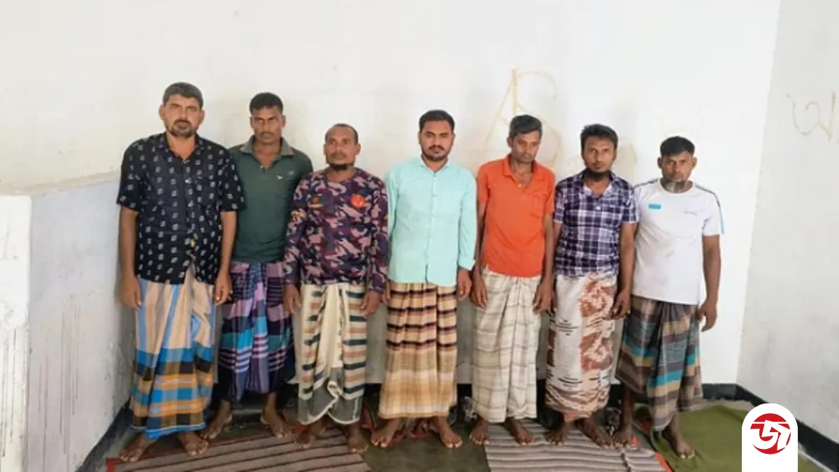 চাঁপাইনবাবগঞ্জ সীমান্তে বিএসএফকে  পুশইনে সহায়তার অভিযোগে আটক ৭ বাংলাদেশি