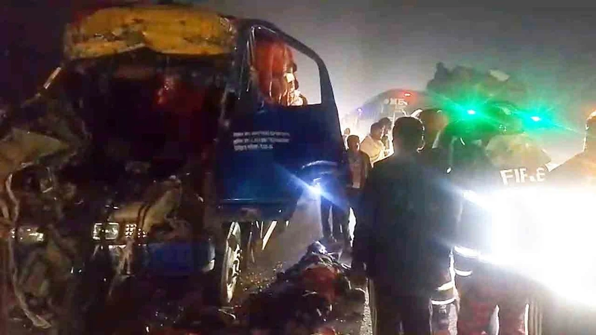 নিয়ন্ত্রণ হারিয়ে পিকআপ দুর্ঘটনা, দুই জনের মৃত্যু