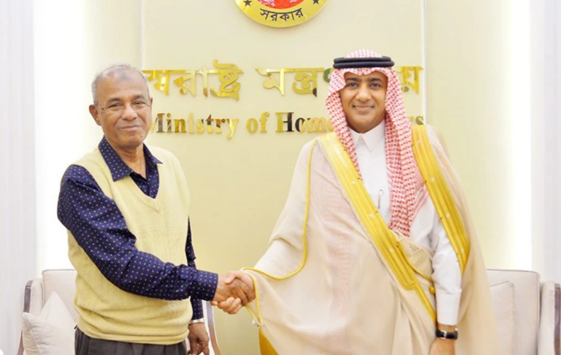 স্বরাষ্ট্র উপদেষ্টা ও সৌদি রাষ্ট্রদূতের সৌজন্য সাক্ষাৎ