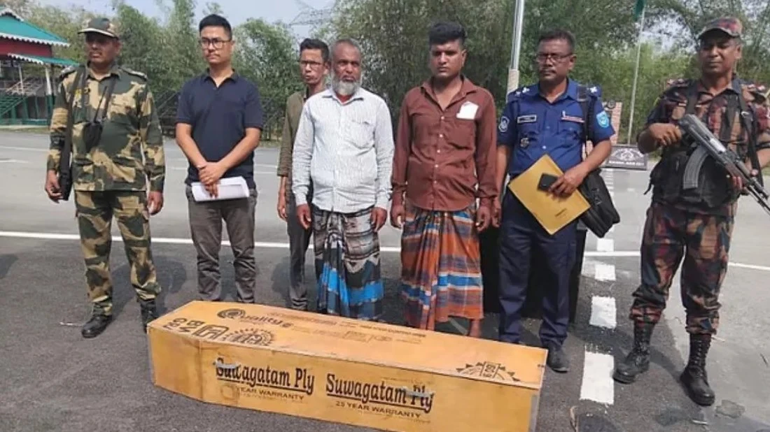 বিএসএফ ধরে নিয়ে যাওয়ার ১১ মাস পর লাশ হয়ে দেশে ফিরলেন আজিজুর