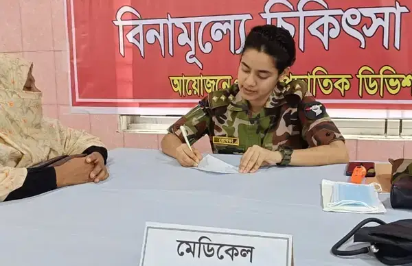 কুমিল্লায় সেনাবাহিনীর ফ্রি মেডিকেল ক্যাম্পে দেড় হাজার মানুষকে চিকিৎসা সেবা