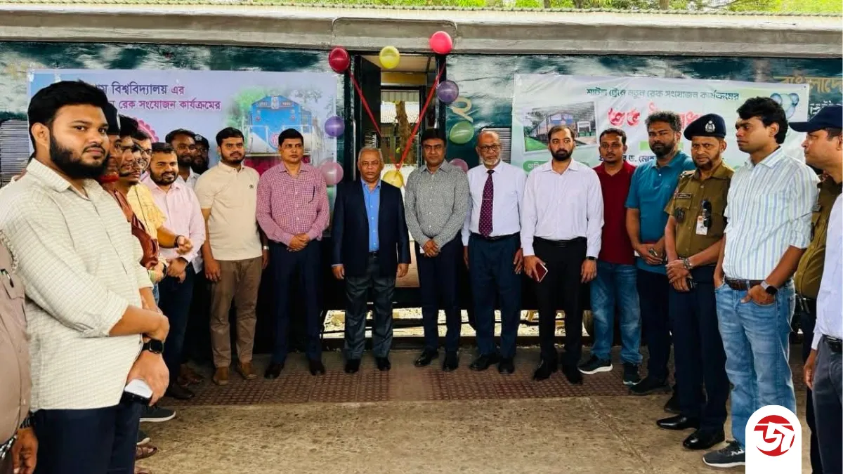 দীর্ঘ দাবির পর অবশেষে চাকসুর উদ্যোগে চবির শাটল ট্রেনে যুক্ত হলো নতুন কোচ