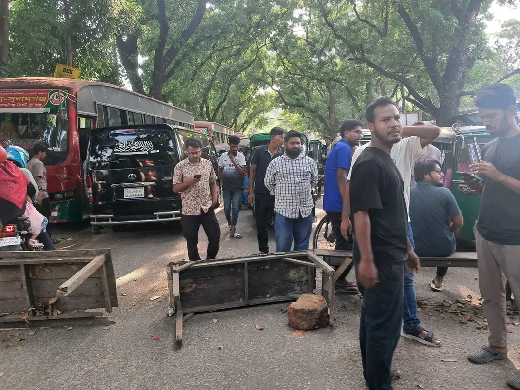 সিএনজি চালকের মারধরে আহত চবি শিক্ষার্থী, অভিযুক্ত আটক না হওয়া পর্যন্ত ক্যাম্পাসে চলবে না সিএনজি