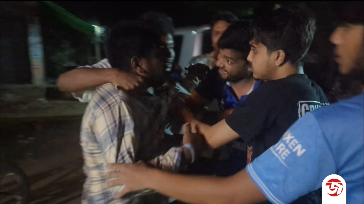 ব্রাহ্মণবাড়িয়া স্টুডেন্ট অ্যাসোসিয়েশন ও ছাত্রদলের মারামারি, অভিযুক্তকে সরিয়ে নিতে গিয়ে মারধরের শিকার ছাত্রশক্তি নেতা