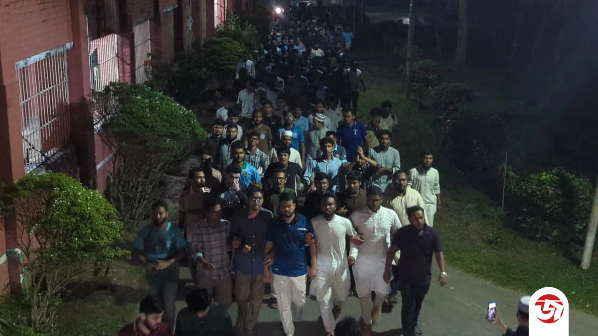 ডাকসু নেতাদের ওপর হামলার প্রতিবাদে চবিতে চাকসুর বিক্ষোভ