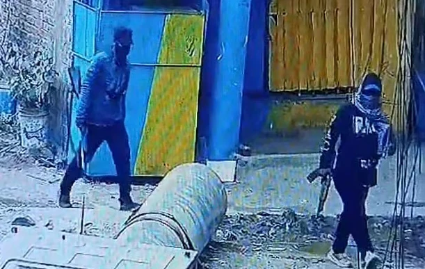 পুলিশি নিরাপত্তার মধ্যেই ব্যবসায়ীর বাসভবনে গুলিবর্ষণ