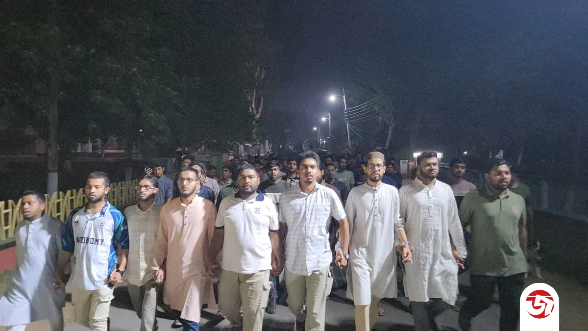 সাংবাদিক ও ডাকসু নেতৃবৃন্দের উপর ছাত্রদলের হামলার প্রতিবাদে রাকসুর বিক্ষোভ