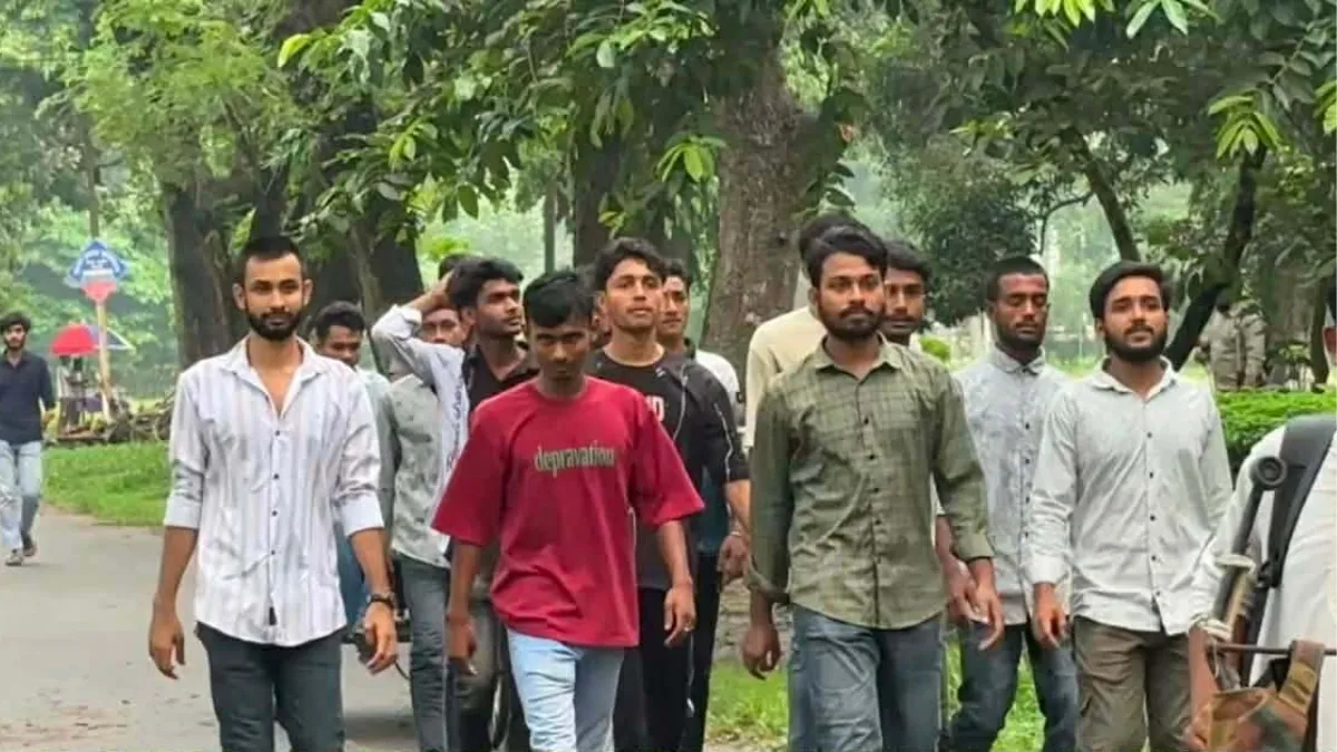 ইবিতে বহিরাগতদের নিয়ে ছাত্রদলের মিছিল, প্রতিক্রিয়া
