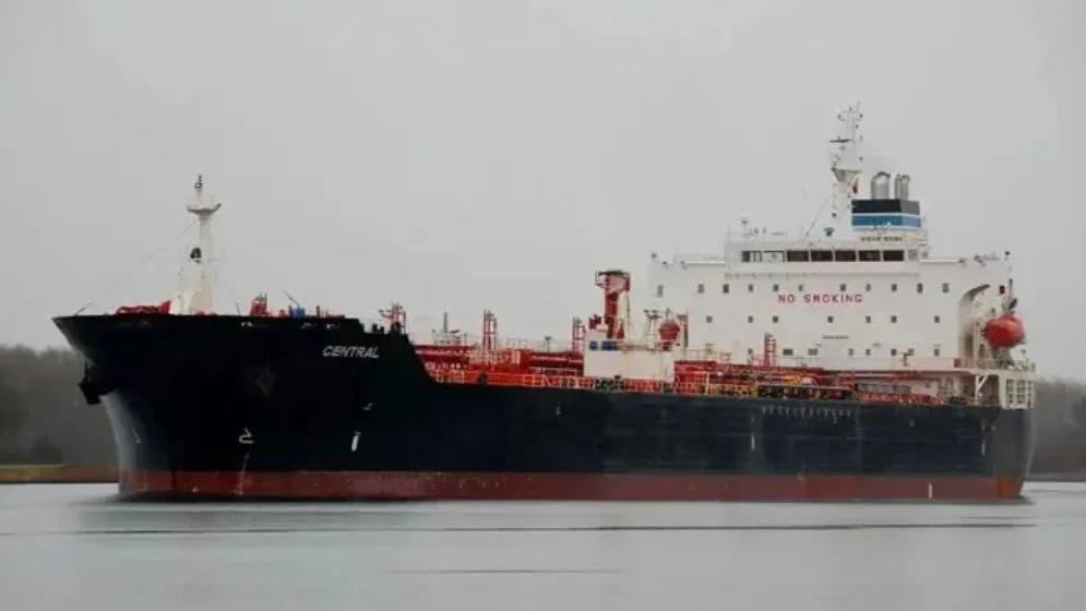 চট্টগ্রাম বন্দরে ভিড়ল অকটেনবাহী দুই জাহাজ