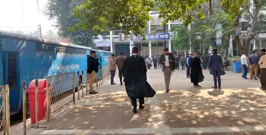 অবকাশ শেষে শোকের পরিবেশে খুলেছে নিম্ন আদালত, ধীরে ফিরছে কর্মব্যস্ততা