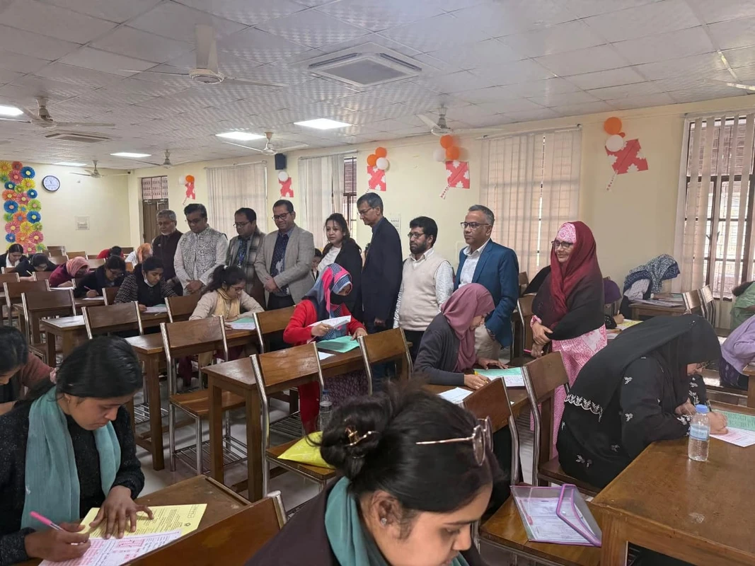 জাবিতে ডি-ইউনিটে ছাত্রীদের পরীক্ষা অনুষ্ঠিত