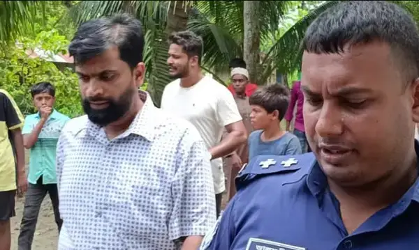 অবৈধভাবে ভারতে পালানোর সময় আওয়ামী লীগ দপ্তর সম্পাদক আটক