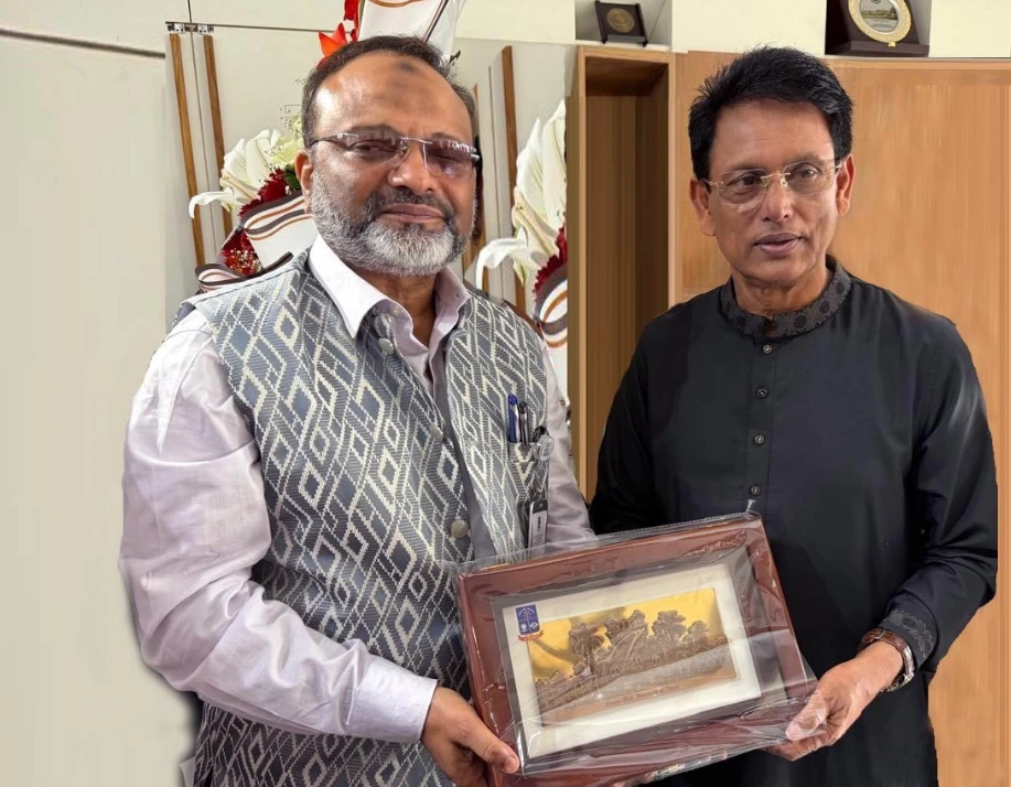 শিক্ষামন্ত্রীর সঙ্গে ঢাবি উপাচার্যের সৌজন্য সাক্ষাৎ