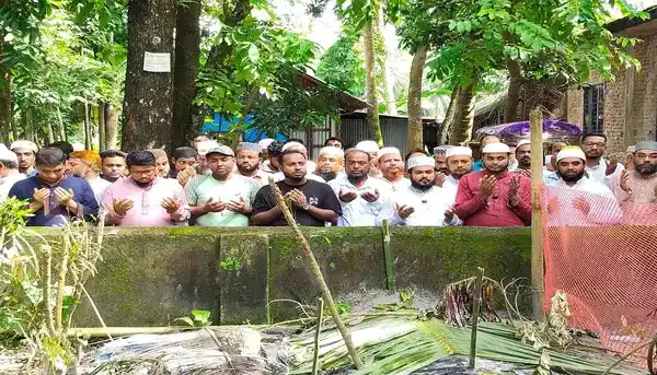 লক্ষ্মীপুরে ৭ জন নিহত পরিবারের পাশে জামায়াত নেতা ড. রেজাউল করিম