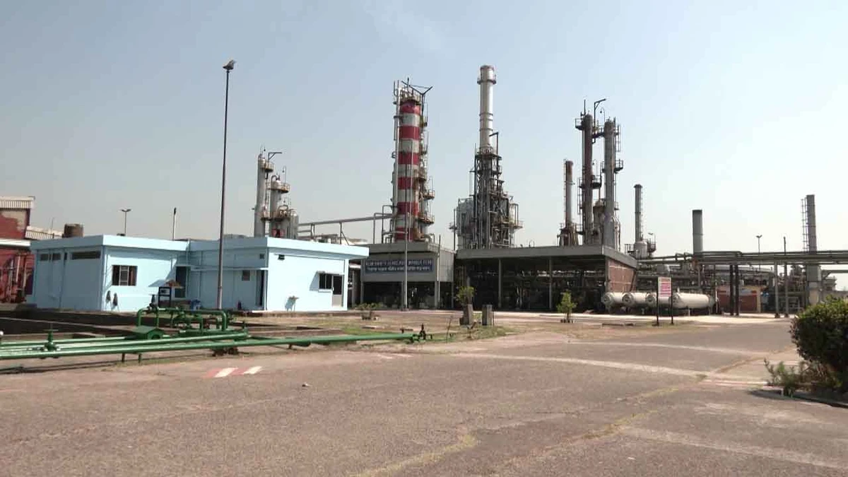 দেশের একমাত্র জ্বালানি তেল পরিশোধনাগার ‘ইস্টার্ন রিফাইনারি’ সাময়িক বন্ধের শঙ্কা!