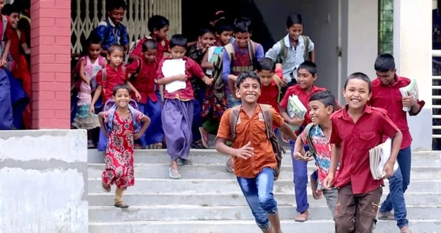 ৩৮ দিনের দীর্ঘ ছুটি শেষে খুলেছে দেশের সব শিক্ষাপ্রতিষ্ঠান