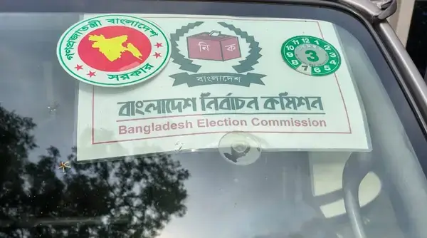 নির্বাচন কমিশনের স্টিকারযুক্ত গাড়ি থেকে মাদক উদ্ধার
