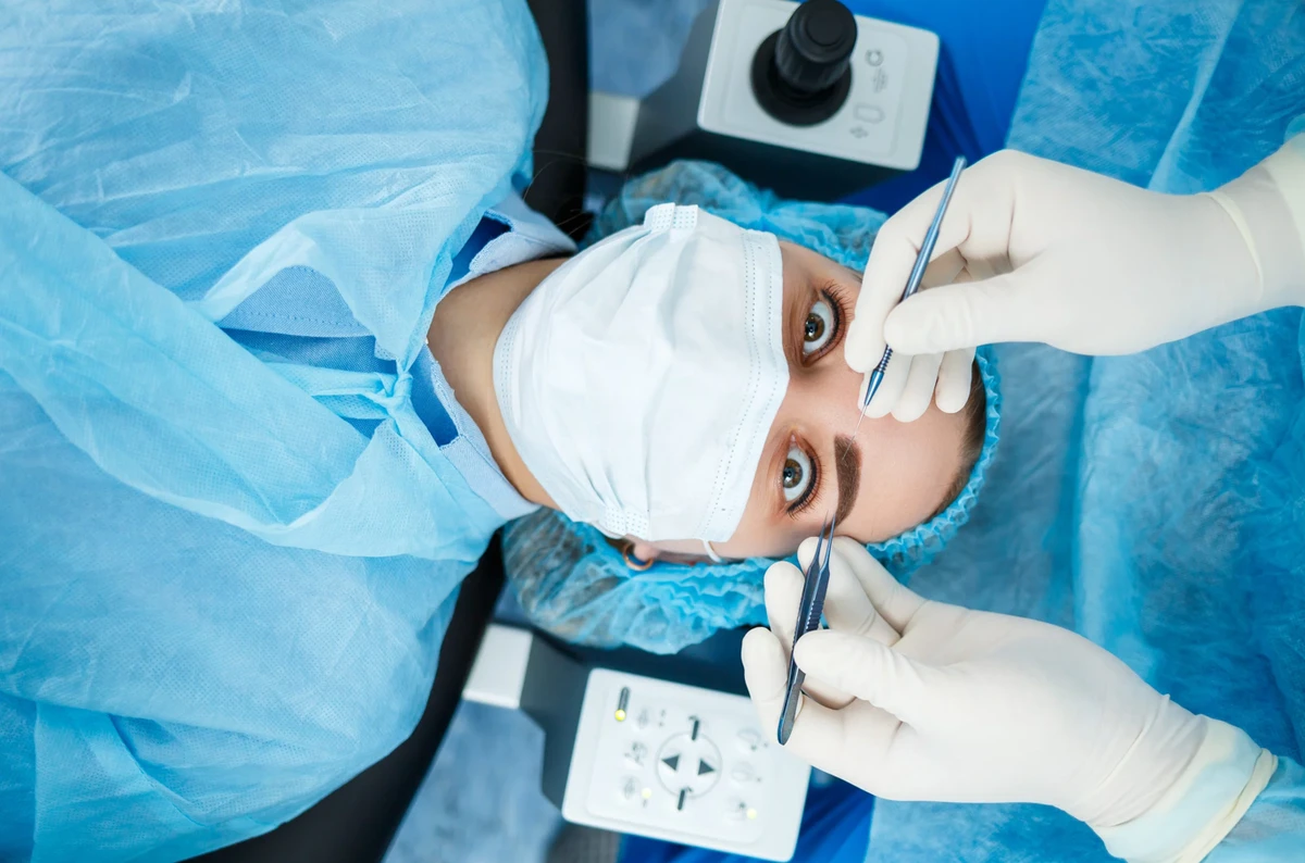 ছানি অপারেশন কি ভয়ের? জানুন কিভাবে ফিরে পাবেন চশমাহীন উজ্জ্বল দৃষ্টি!