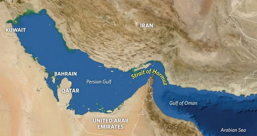 বন্ধ হরমুজ প্রণালী, দুই প্রান্তে শত শত জাহাজ আটকা