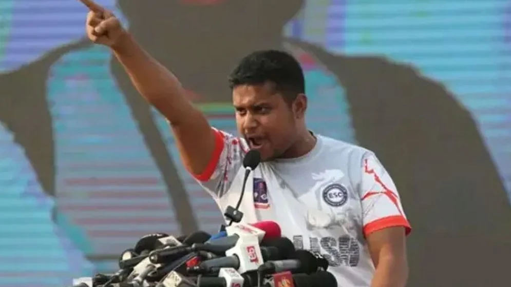 ভোটকেন্দ্রে মোবাইল নিষিদ্ধ হটকারী সীদ্ধান্ত -হাসনাত আব্দুল্লাহ