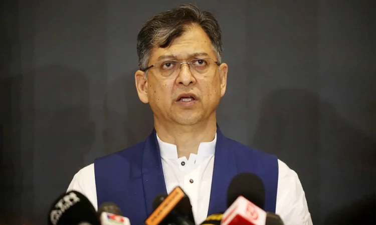 সব বাহিনীর প্রধানদের নিয়ে স্বরাষ্ট্রমন্ত্রীর উচ্চ পর্যায়ের বৈঠক