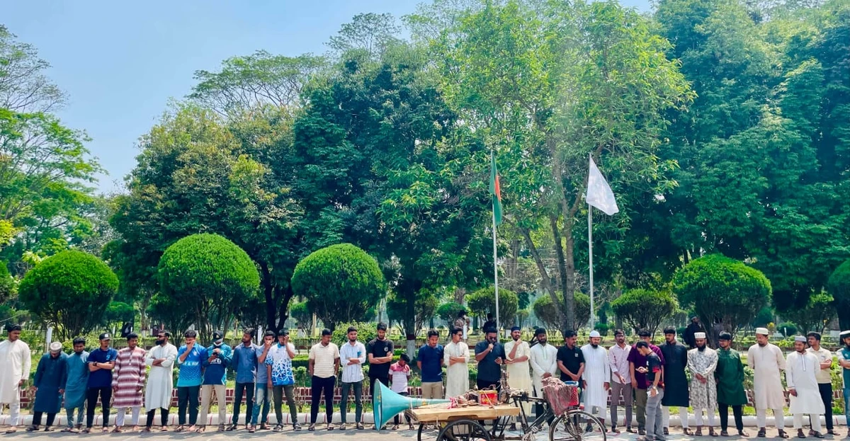 গণভোটের রায় উপেক্ষার প্রতিবাদে ইবিতে মানববন্ধন