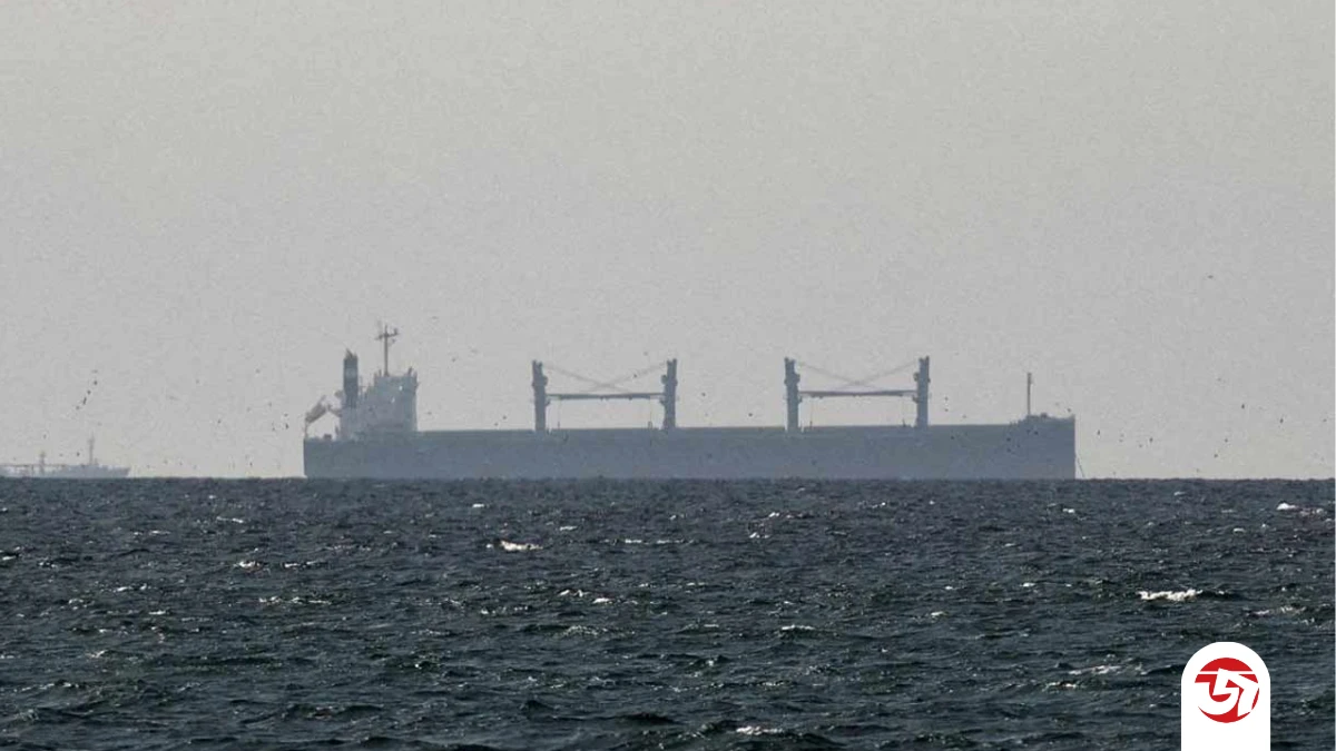 হরমুজ প্রণালীতে দুটি জাহাজ জব্দ করে ইরানের উপকূলে নিয়ে গেছে আইআরজিসি