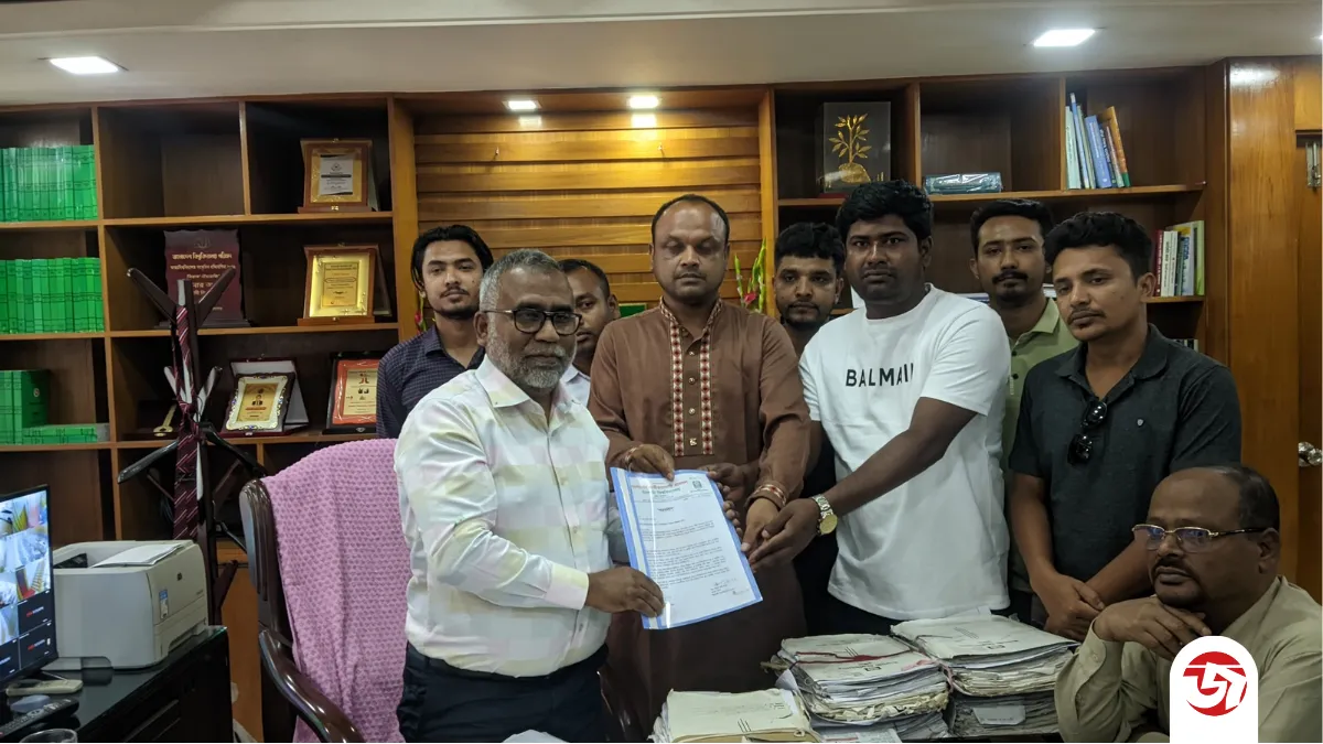 বাধ্যতামূলক ক্রেডিট কোর্সের সিদ্ধান্ত প্রত্যাহারসহ তিন দফা দাবিতে ইবি ছাত্রদলের স্মারকলিপি