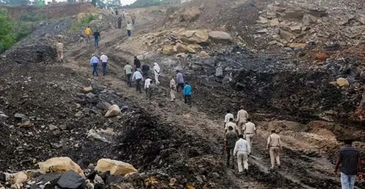 অবৈধ কয়লা খনিতে ভারতে ভয়াবহ বিস্ফোরণঃ নিহত অন্তত ১৮