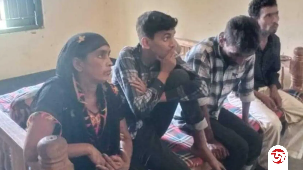 দিনাজপুর সীমান্ত দিয়ে অনুপ্রবেশ, নারীসহ ৪ জন আটক