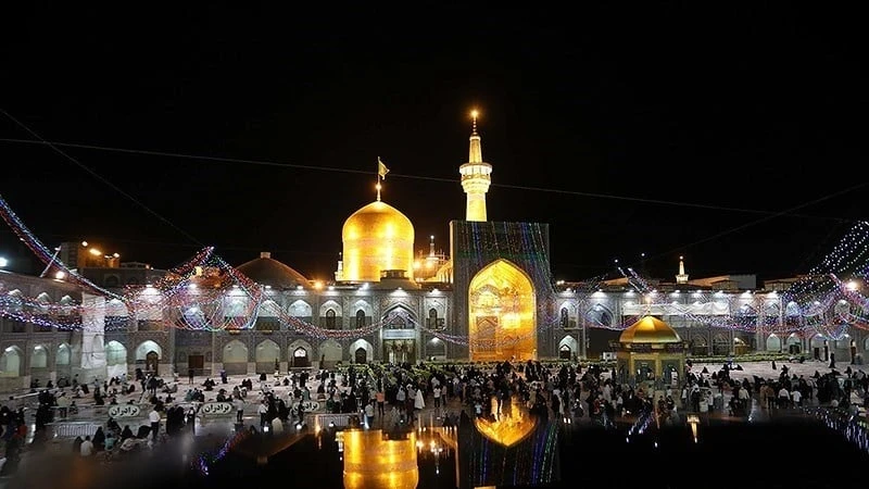 যুদ্ধের ছায়ায়ও থামেনি ঈদ - উন্মুক্ত ময়দানে নামাজ পড়লেন ইরানিরা