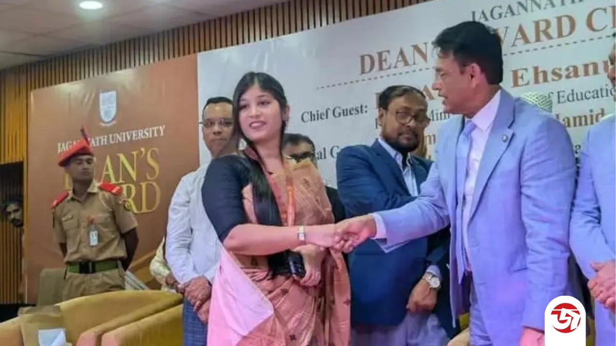 জবিতে প্রথমবারের মতো ডিনস অ্যাওয়ার্ড পেলো ১০৪ শিক্ষার্থী