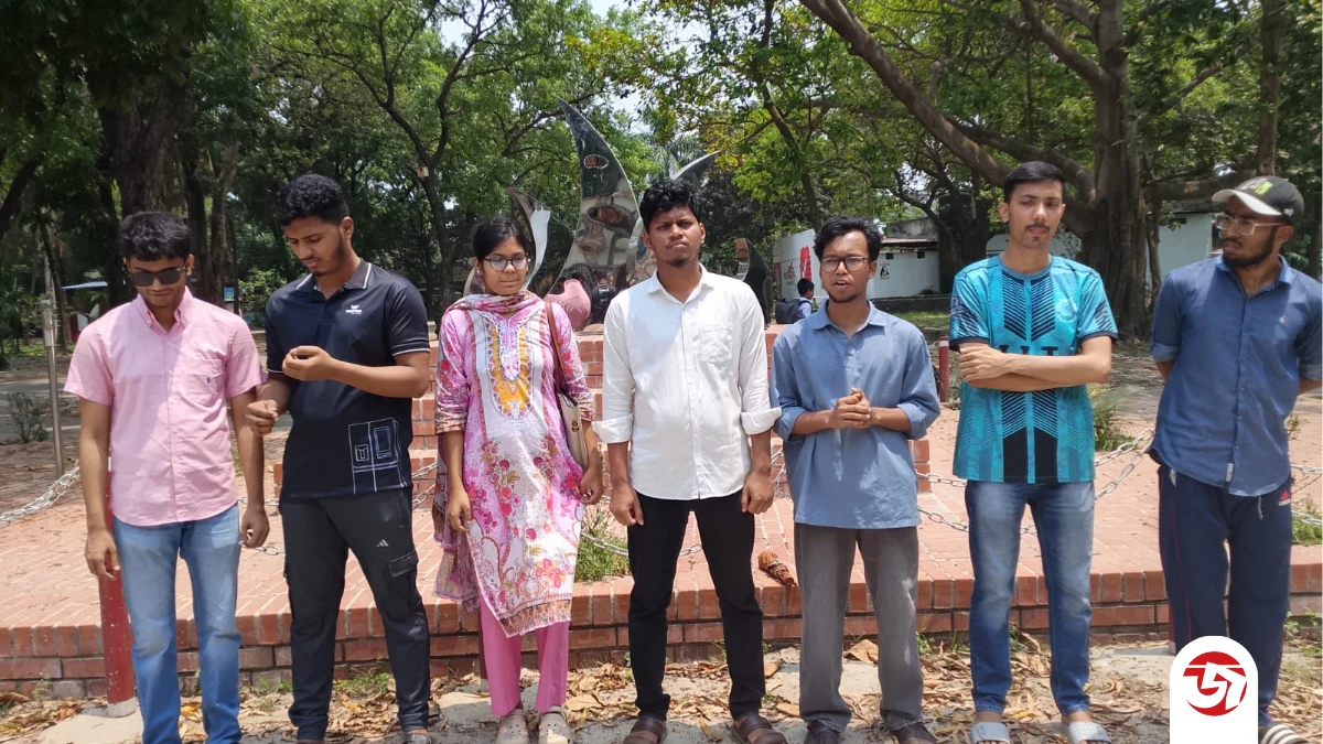 কার্টুন শেয়ারকে কেন্দ্র করে গ্রেফতার: হাসান নাসিমের মুক্তির দাবিতে জাবিতে মানববন্ধন