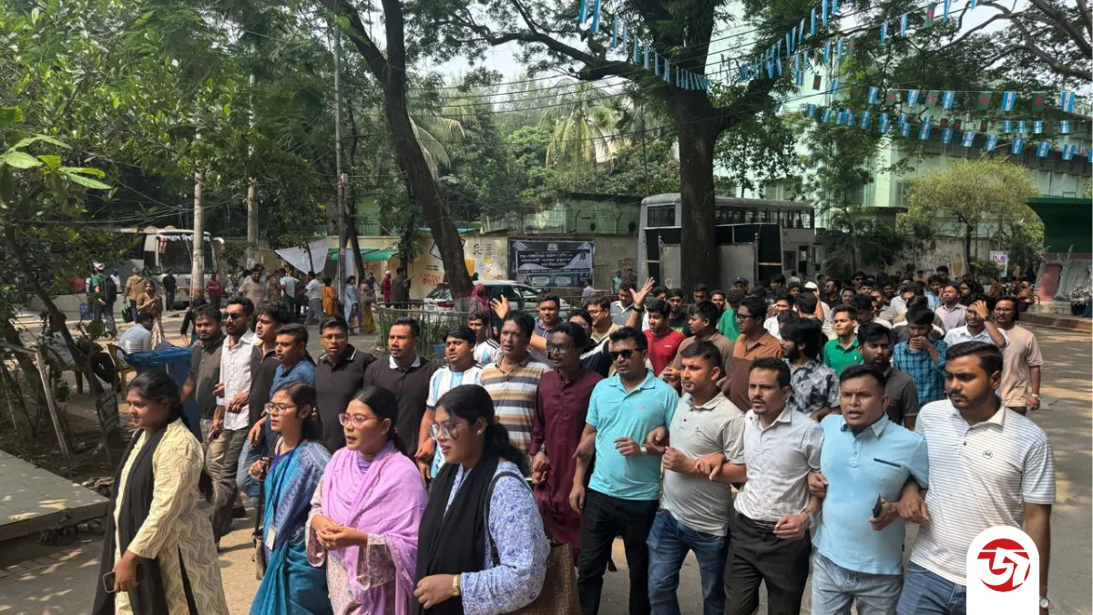 আওয়ামী লীগের অপতৎপরতার প্রতিবাদে জবি ছাত্রদলের অবস্থান কর্মসূচী ও বিক্ষোভ