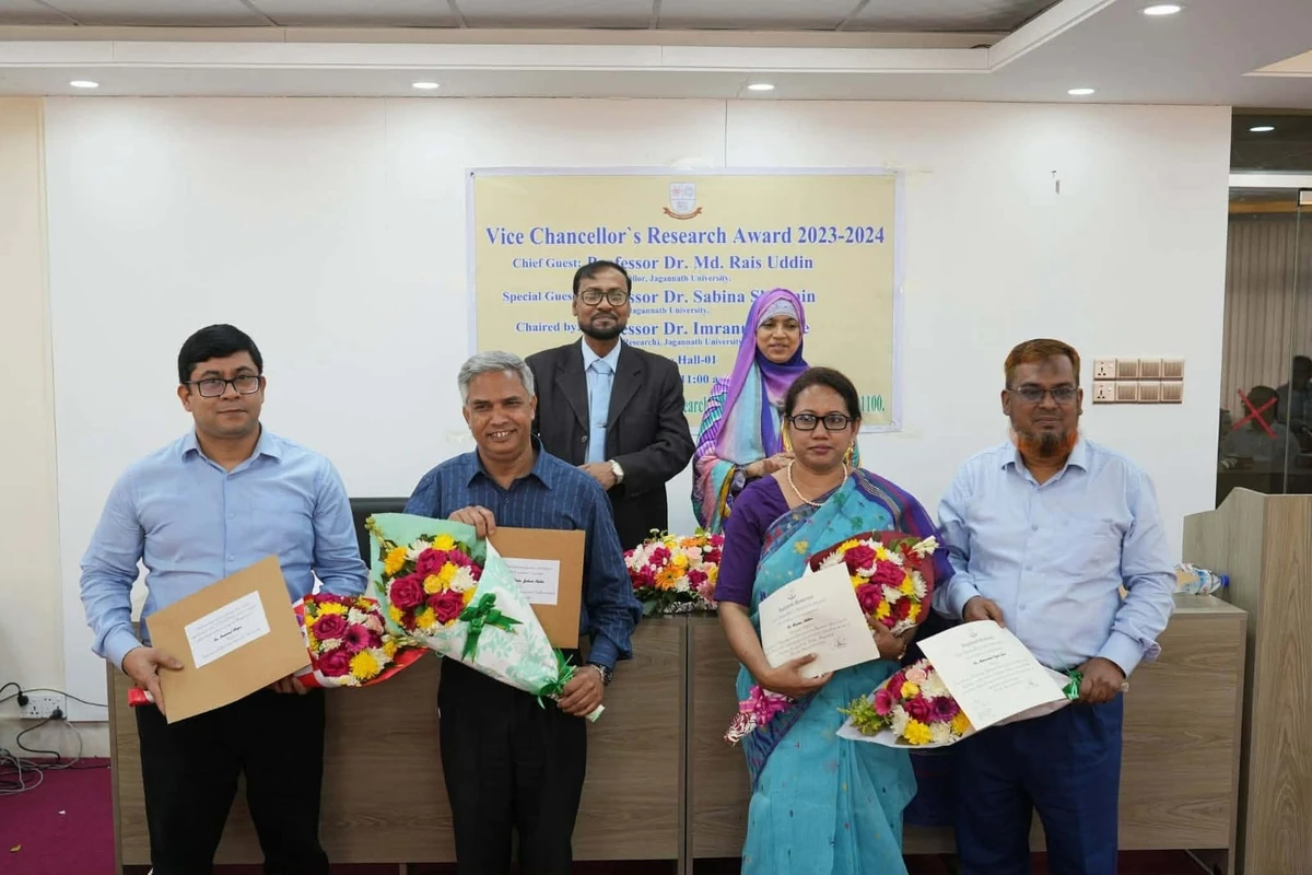 জবিতে চার শিক্ষক পেলেন ভাইস চ্যান্সেলর গবেষণা পুরষ্কার