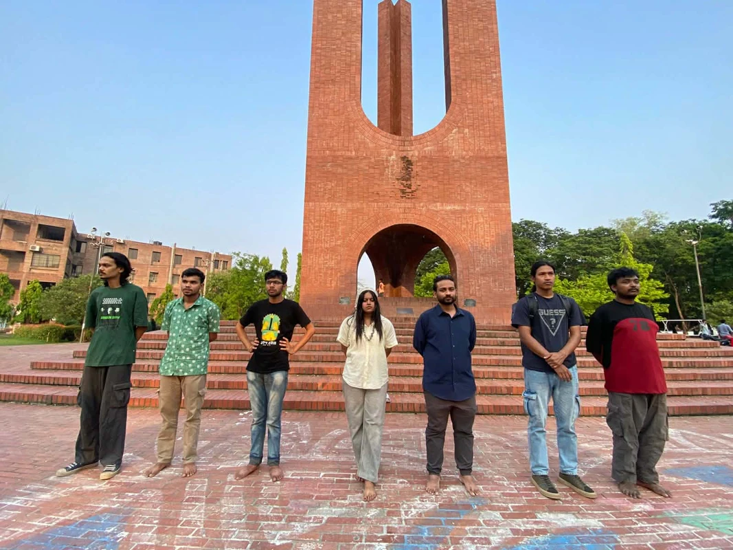 জাবি ছাত্ৰ ইউনিয়নের মানববন্ধন অনলাইনভিত্তিক শিক্ষা কার্যক্রমের প্রতিবাদে