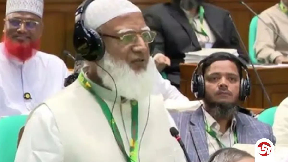 হাসপাতালের মেঝেতে রোগীর শুয়ে থাকার দৃশ্য লজ্জাজনক