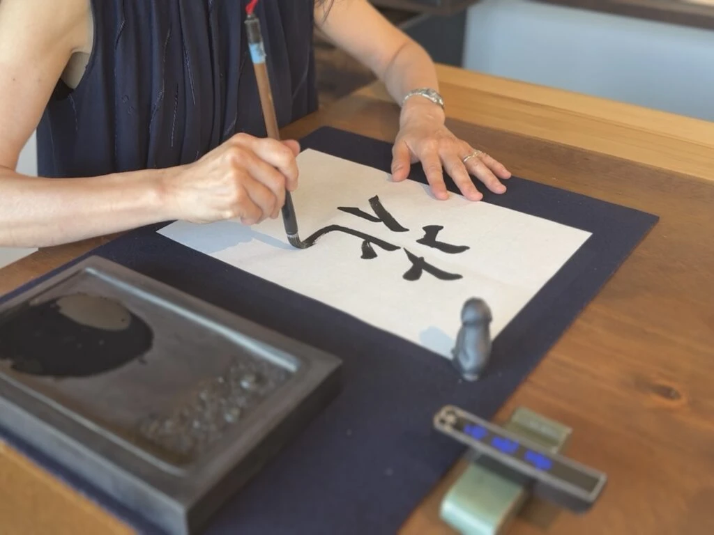 অস্থির মনে শান্তি চান? জাপানের এই প্রাচীন শিল্প হতে পারে সেরা থেরাপি!