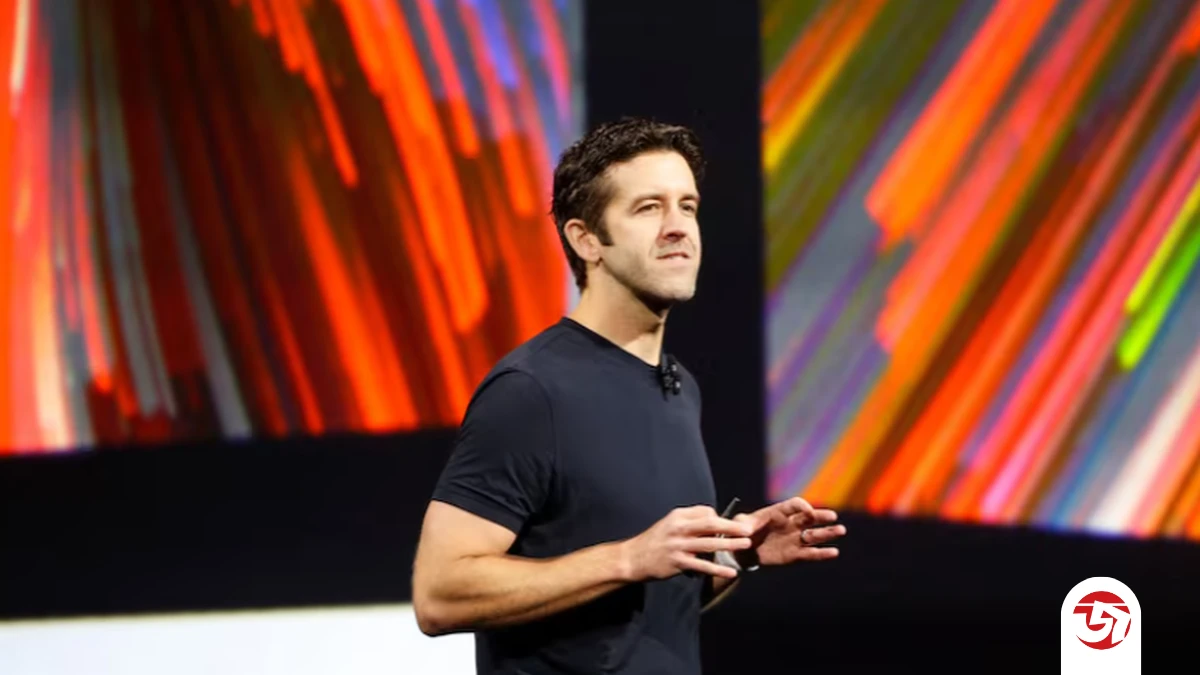 এআই প্রতিযোগিতায় নতুন নেতৃত্ব খুঁজছে অ্যাপল, আলোচনায় জন টার্নাস