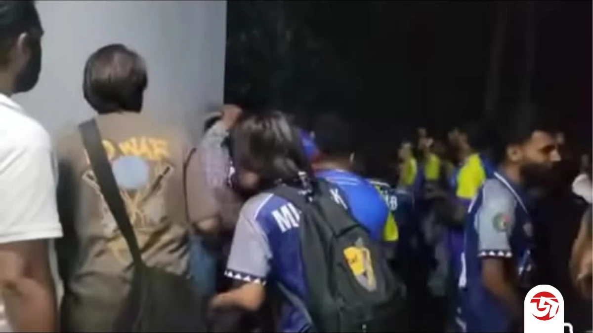 রাবিতে সিগারেট ধরাতে নিষেধ করায় বহিরাগত এনে সিনিয়রকে জুনিয়রের ‘মারধর’