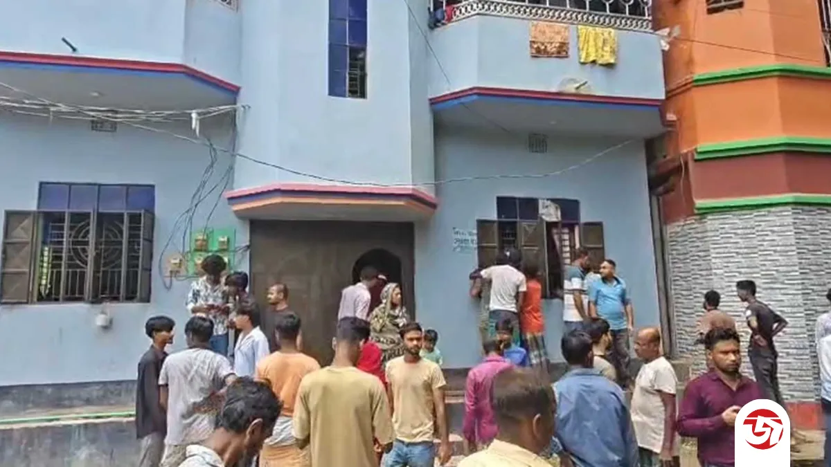 লক্ষ্মীপুরে একই পরিবারের ৩ জনকে কুপিয়ে হত্যা