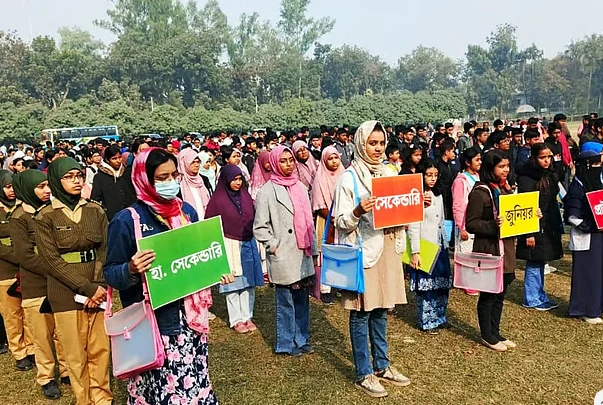 দিনাজপুরে আঞ্চলিক গণিত উৎসব: খুদে শিক্ষার্থীদের উৎসাহ উদ্দীপনা